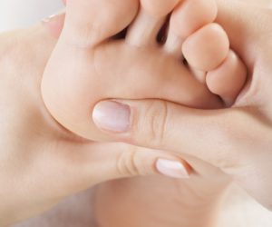 Professionelle Fussmassage zur Entspannung und Durchblutungsförderung – Medwell Thun